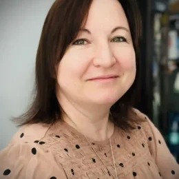 Meryem Danilov, Gründerin des Cafés Merylou, teilt ihr Feedback zur 3D Visualisierung mit Heimstories.